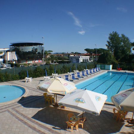 Hotel Camping Versilia Mare Lido di Camaiore Exterior foto