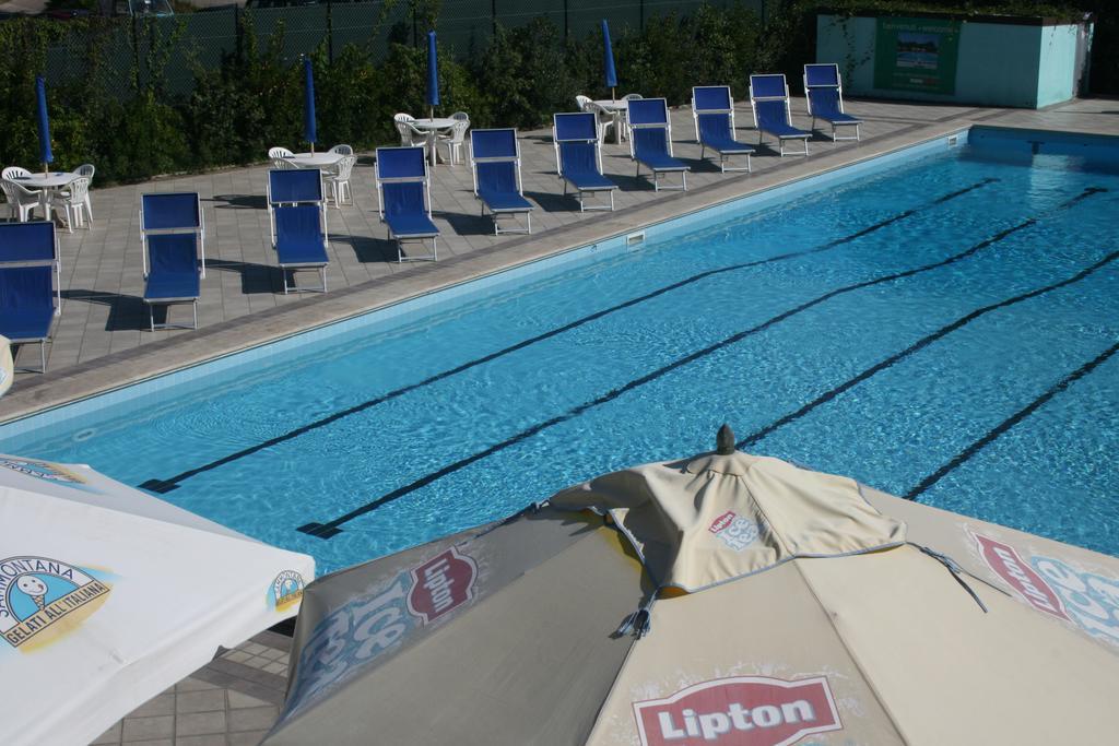 Hotel Camping Versilia Mare Lido di Camaiore Exterior foto